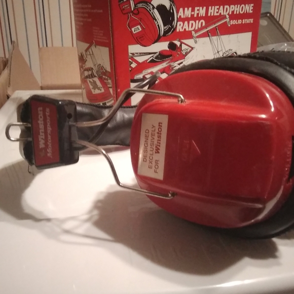 Winston Cup am/FM headphone radio - Picture 3 of 4